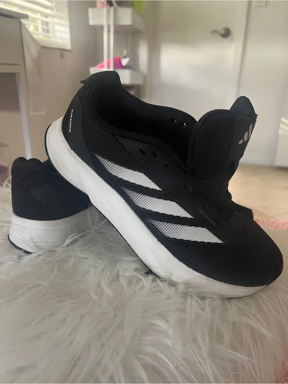adidas (Big Boys)Low-Top Running Sneakers size 6.5